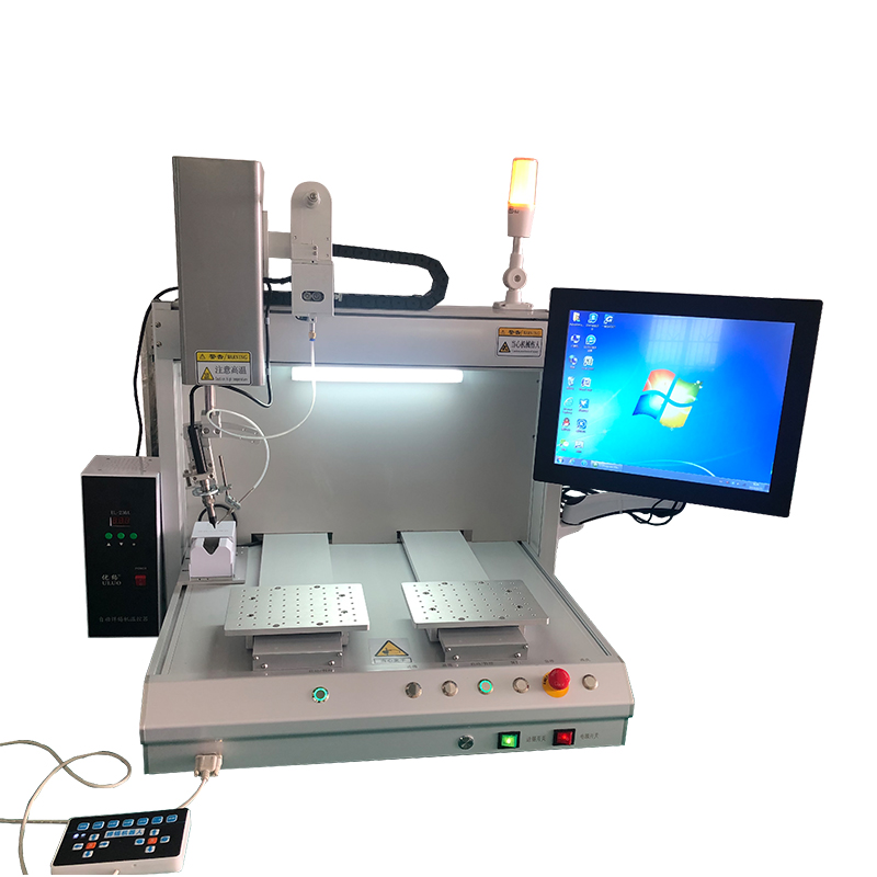 With&nbsp;computer&nbsp;version&nbsp;of&nbsp;automatic&nbsp;soldering&nbsp;machine